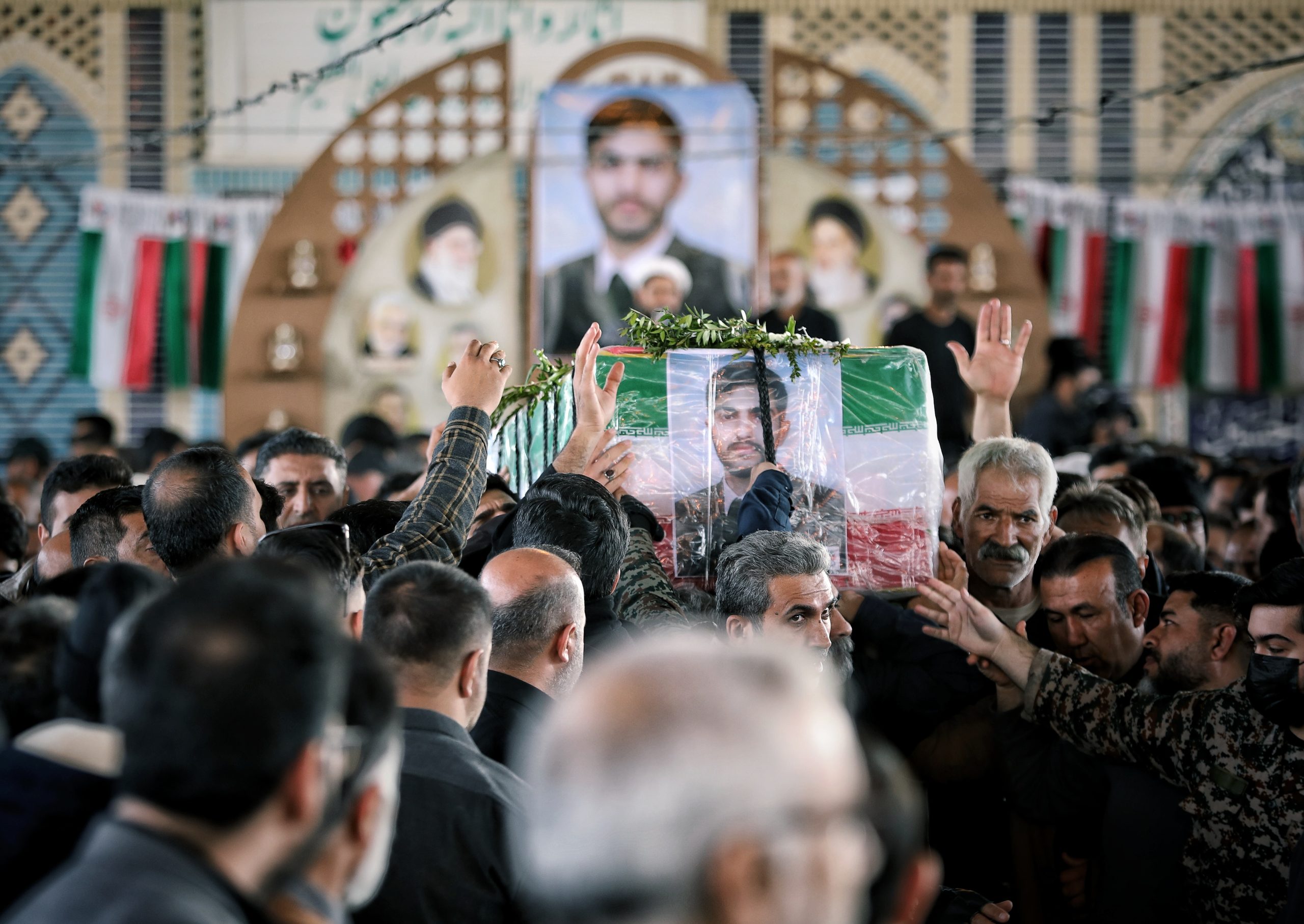 آیین تشییع و تدفین پیکر شهید مهدی رضازاده